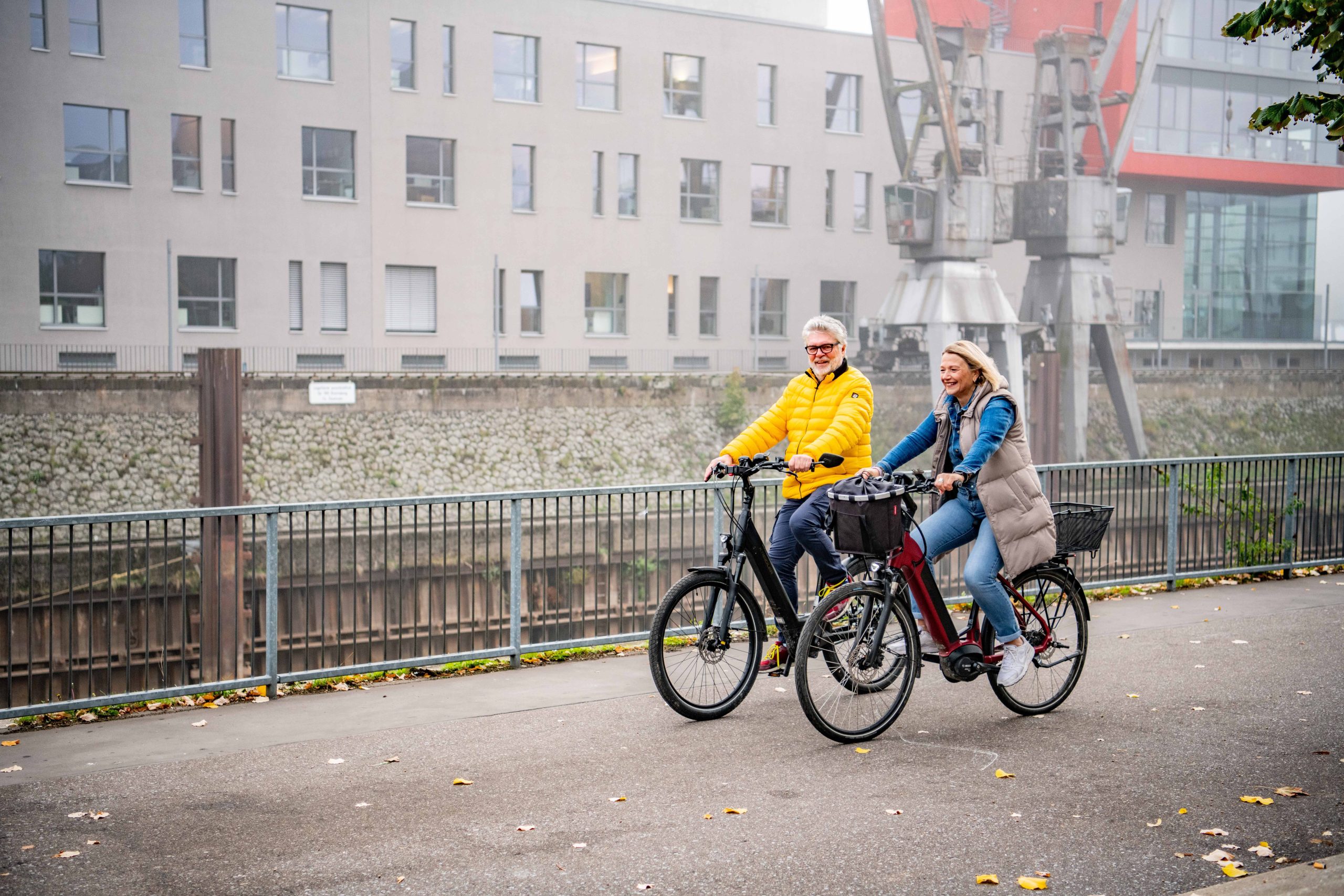 Der Radschnellweg RS5 verläuft direkt entlang des Neusser Landesgartenschau-Geländes und bildet einen Baustein im vernetzten Mobilitätskonzept. | ©Stephan de Leuw Der Radschnellweg RS5 verläuft direkt entlang des Neusser Landesgartenschau-Geländes und bildet einen Baustein im vernetzten Mobilitätskonzept. | ©Stephan de Leuw