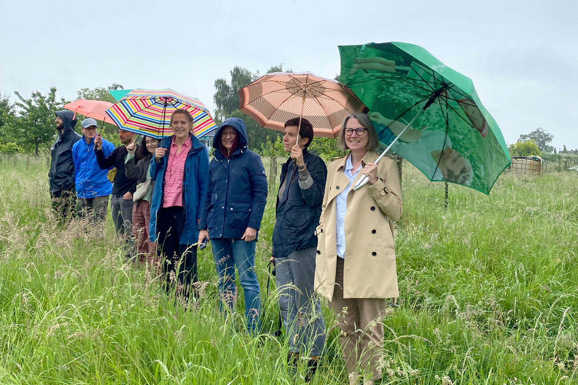 Das Team der LAGA GmbH gemeinsam mit Kolleginnen und Kollegen der Stadt Neuss und des Landschaftsarchitekturbüros Franz Reschke mit Landschaftsökologe Thomas Braun vom Haus der Natur – Biologische Station im Rhein-Kreis Neuss e.V. | Foto: LAGA GmbH