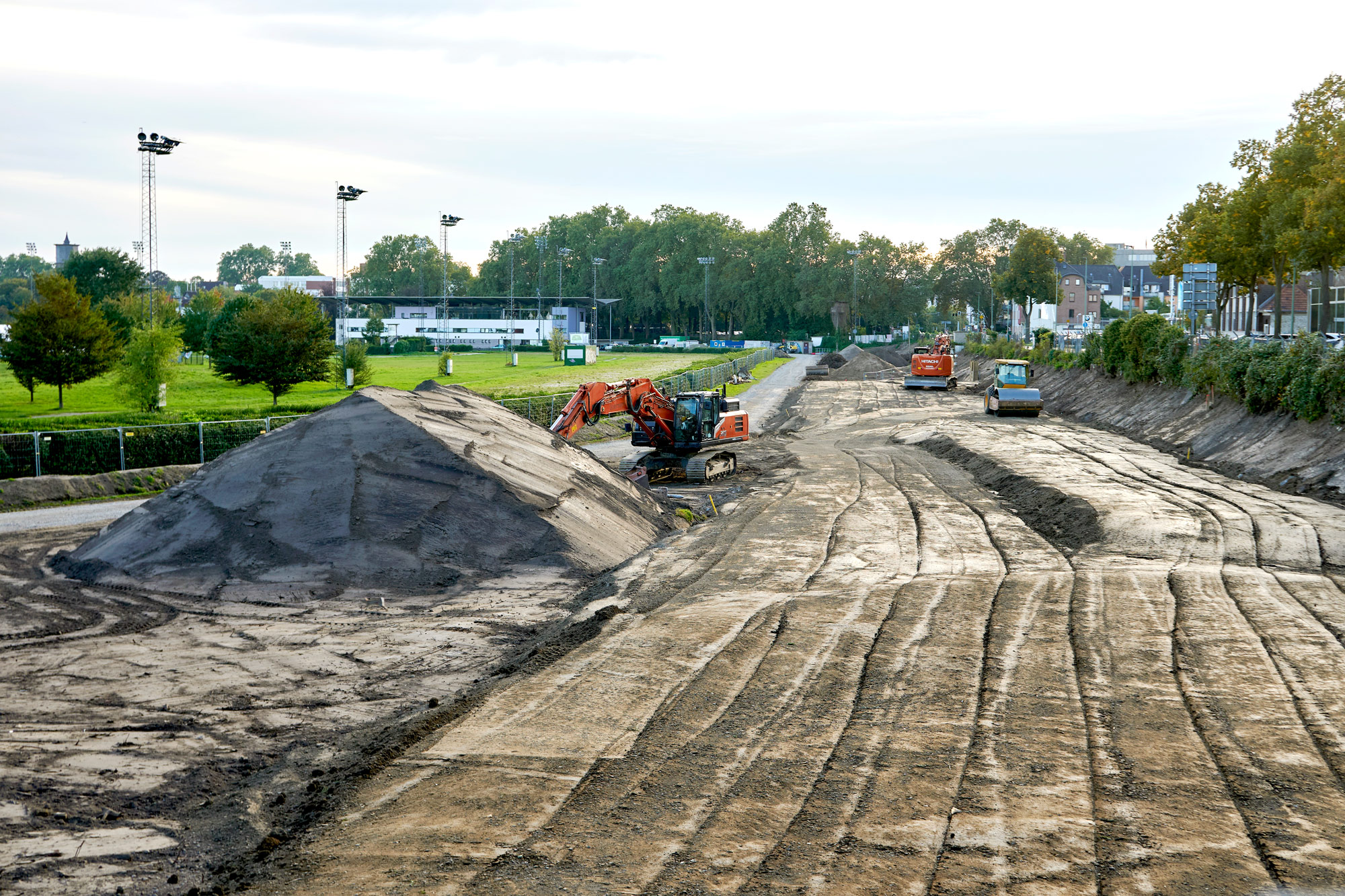 Der neu entstehende Radschnellweg RS5 von Neuss über Düsseldorf bis nach Langenfeld und Monheim verläuft direkt am neuen Park. | Foto: Thomas Mayer Archive